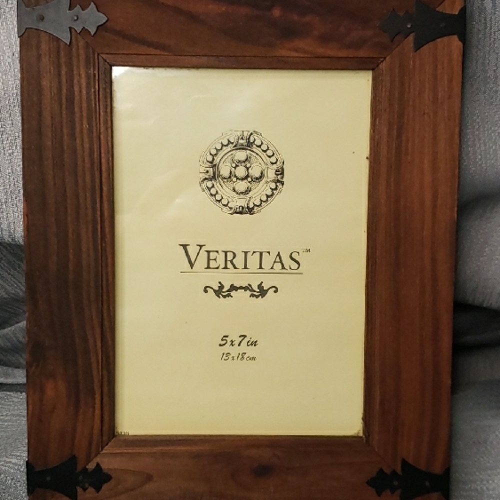 Veritas Wooden Photo Frame